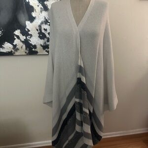 Navy blue, gray, and white wrap